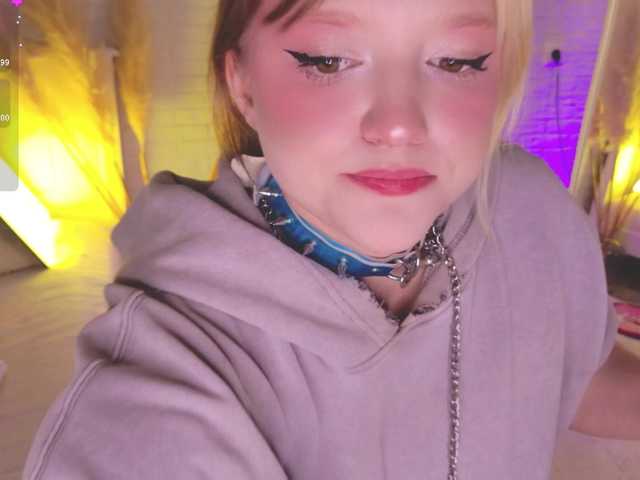 CrazyWine live cam on BongaCams