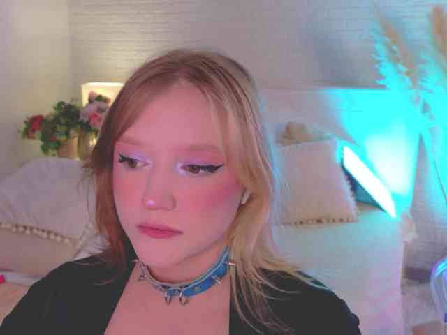 CrazyWine Live Webcam on BongaCams