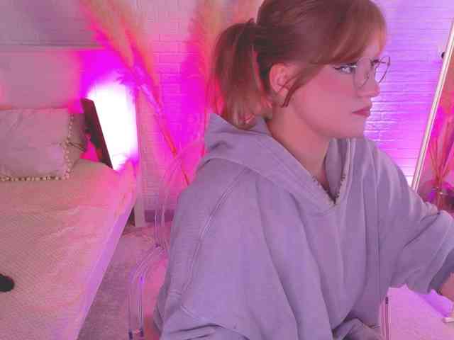 CrazyWine Live Webcam on BongaCams