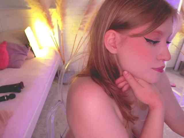 CrazyWine Live Webcam on BongaCams