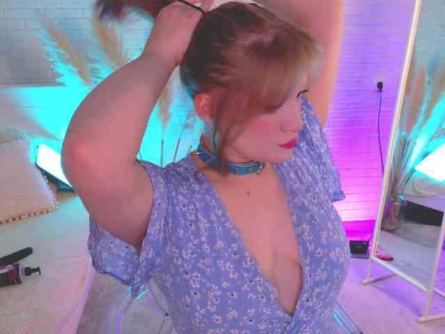 CrazyWine Live Webcam on BongaCams