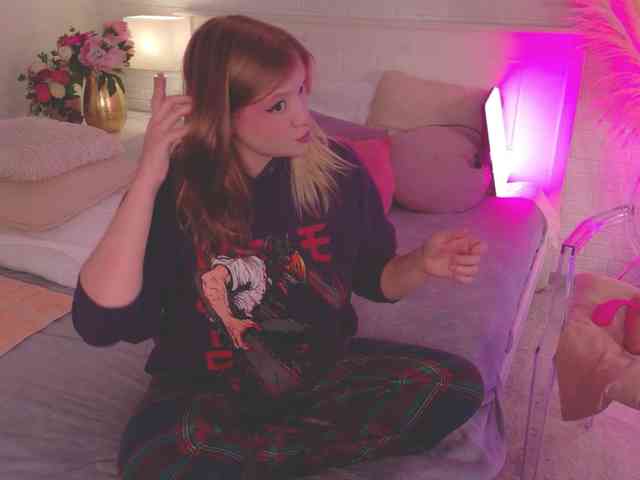 CrazyWine Live Webcam on BongaCams