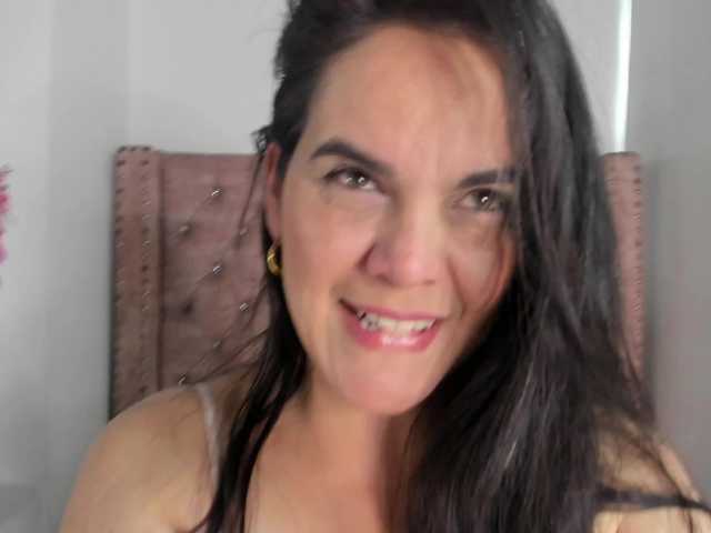 LauraHotties live cam on BongaCams