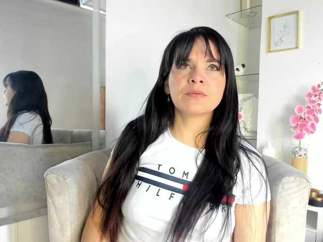 LauraHotties live cam on BongaCams
