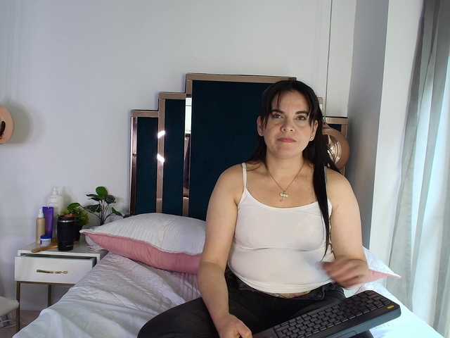 LauraHotties live cam on BongaCams