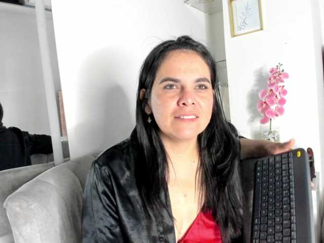 LauraHotties live cam preview