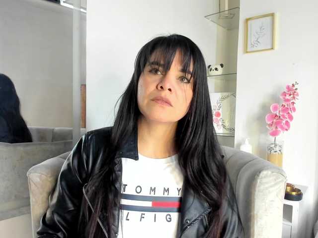 LauraHotties live cam on BongaCams