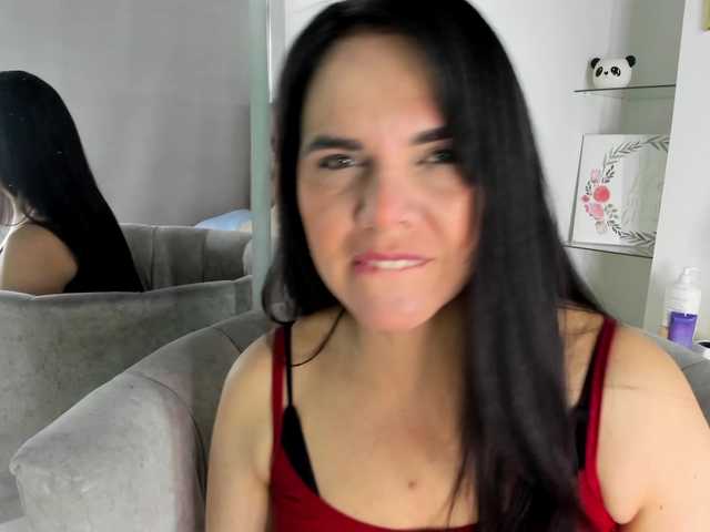 LauraHotties live webcam show