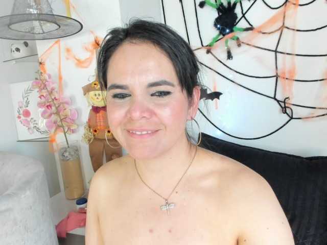LauraHotties live cam on BongaCams