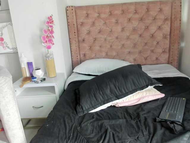 LauraHotties live cam on UnifiedCams