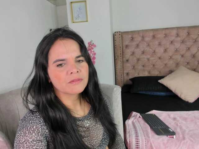LauraHotties live cam on BongaCams