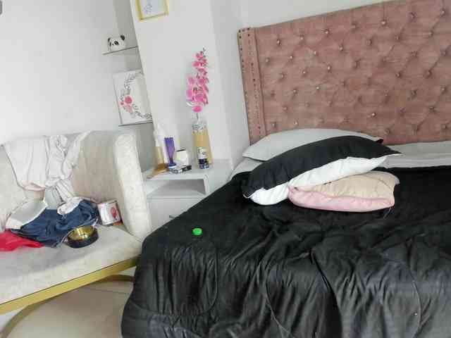 LauraHotties webcam
