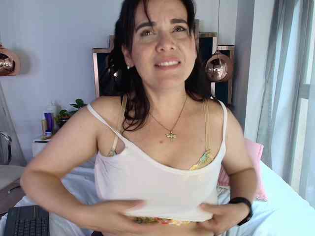 LauraHotties