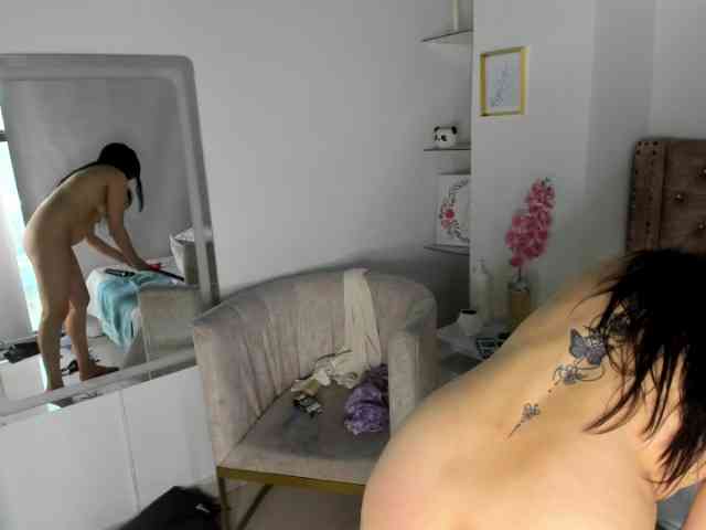 LauraHotties