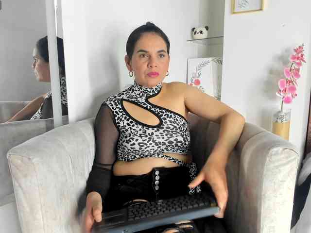 LauraHotties