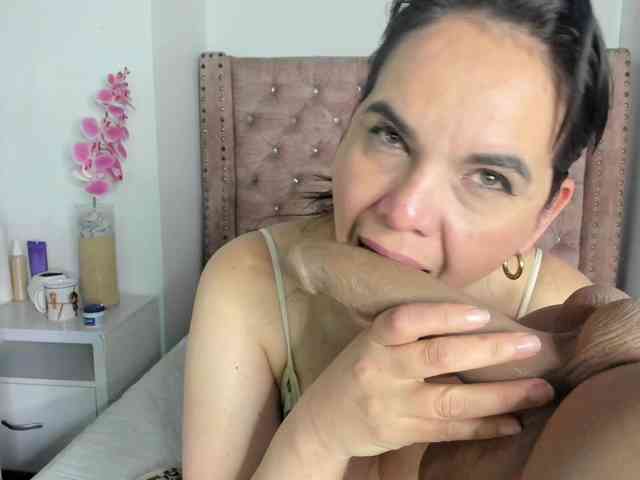 LauraHotties Live Webcam on BongaCams