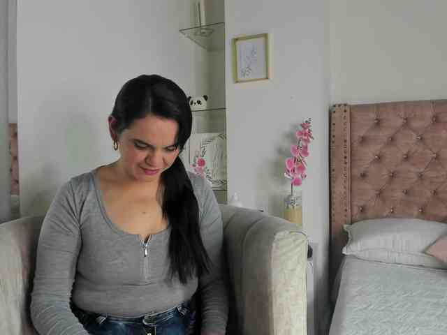 LauraHotties webcam
