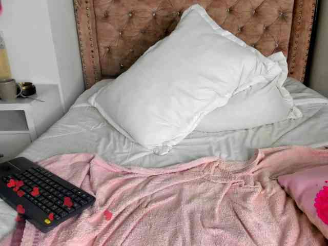 LauraHotties webcam