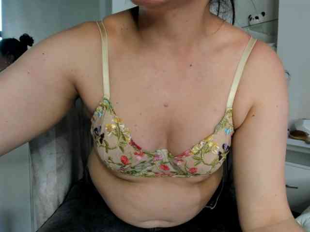 LauraHotties