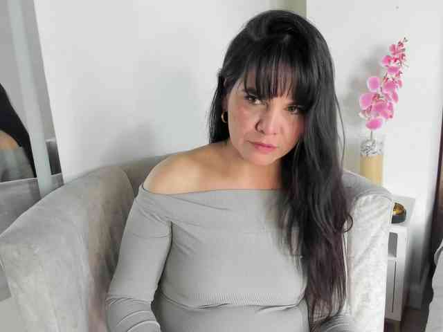 LauraHotties Live Webcam on BongaCams
