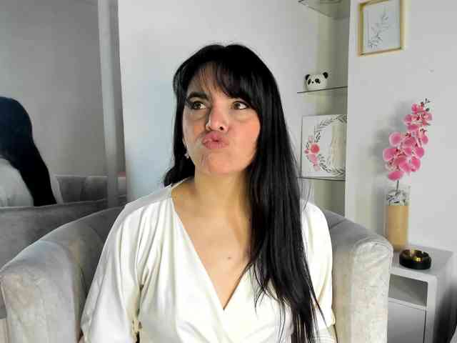 LauraHotties webcam
