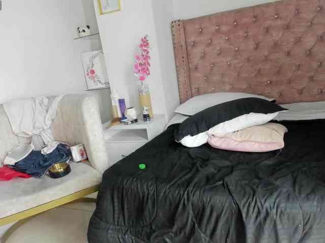 LauraHotties webcam