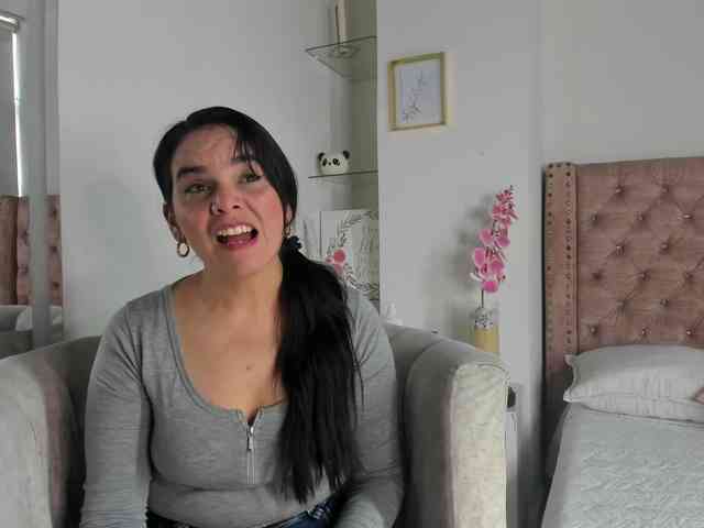 LauraHotties webcam