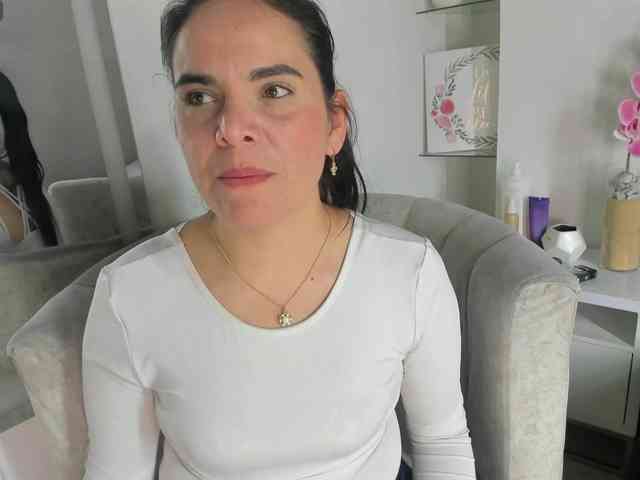 LauraHotties webcam