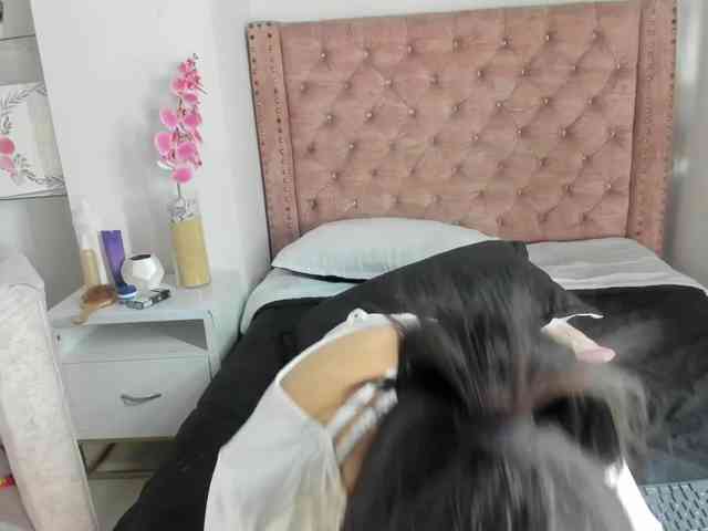 LauraHotties webcam