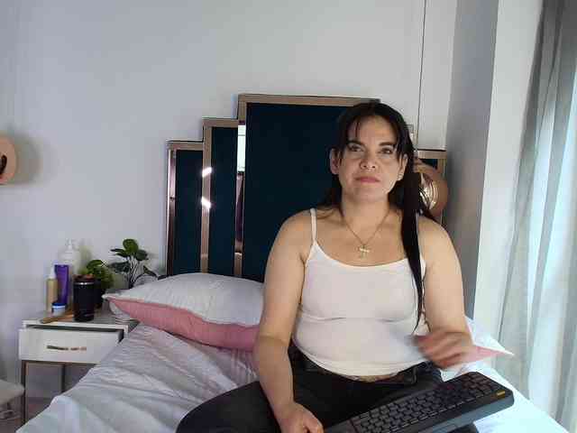 LauraHotties webcam