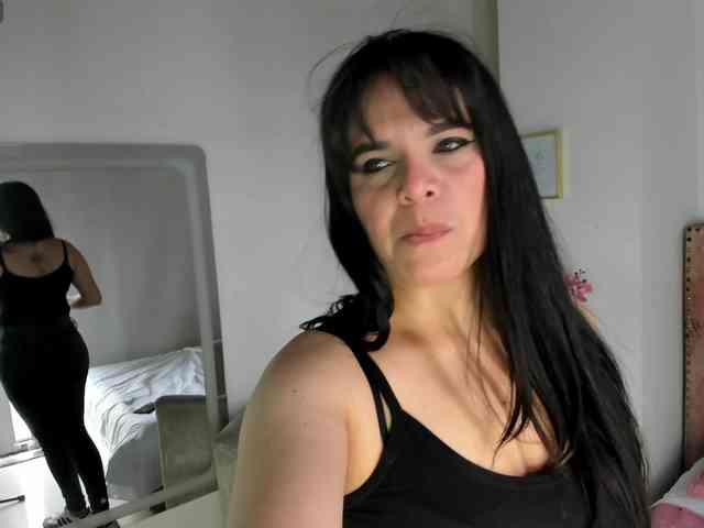 LauraHotties