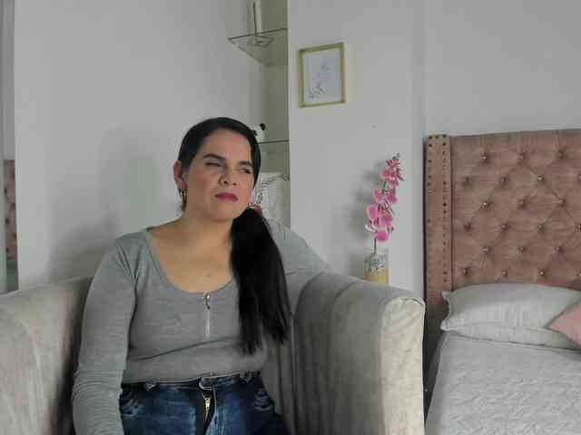 LauraHotties webcam