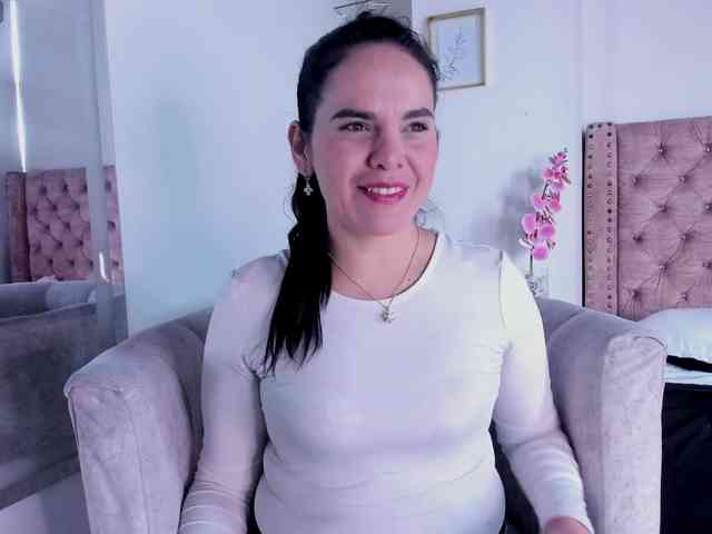 LauraHotties webcam