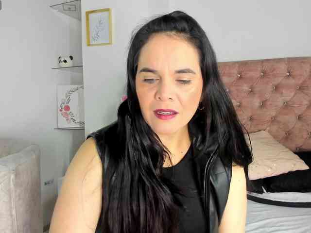 LauraHotties webcam