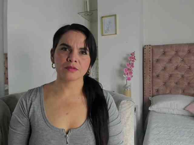 LauraHotties webcam