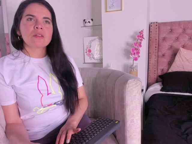 LauraHotties webcam