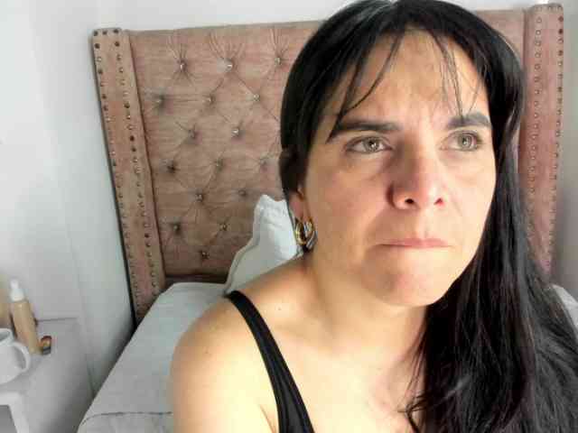 LauraHotties webcam