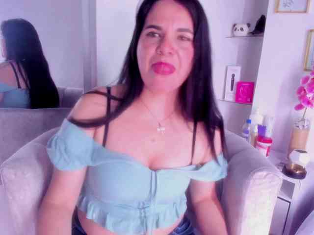 LauraHotties
