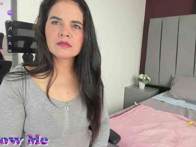 LauraHotties webcam