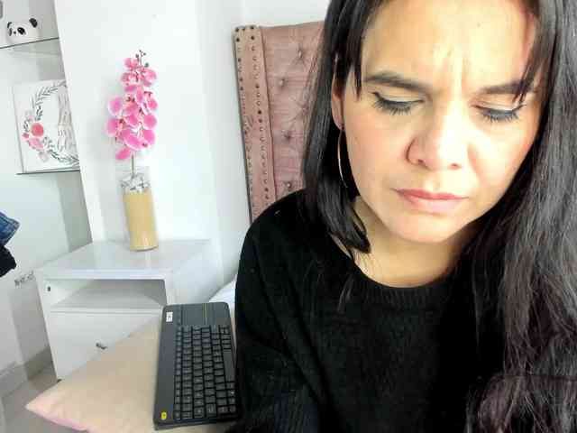 LauraHotties webcam