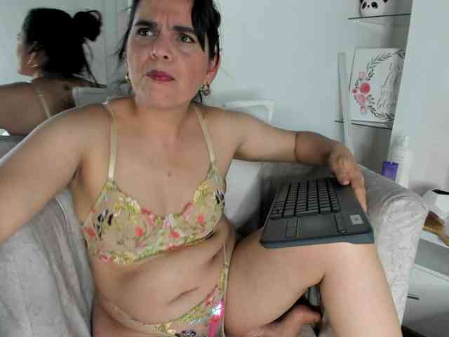 LauraHotties webcam