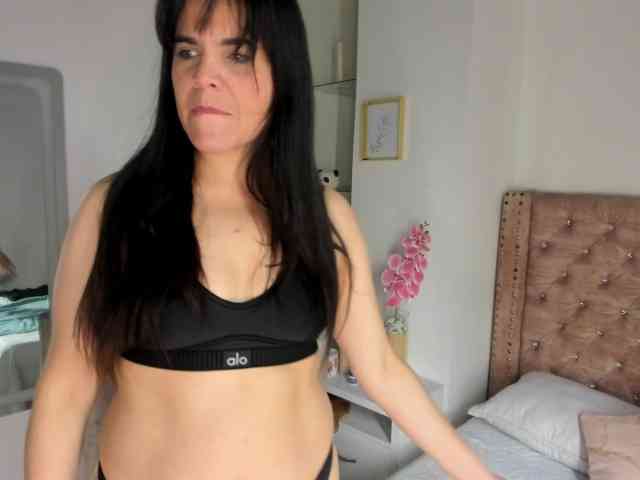 LauraHotties
