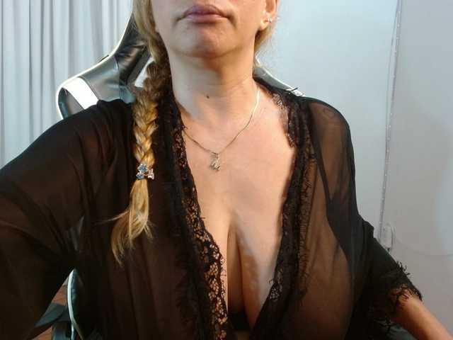 Manuela420sexy live cam on BongaCams