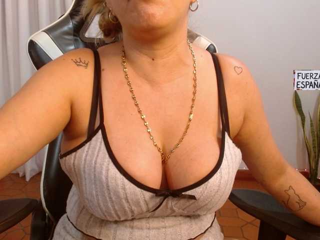 Manuela420sexy live webcam show