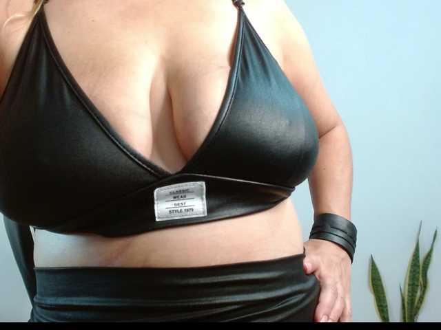 Manuela420sexy live cam on BongaCams