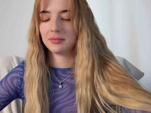 BarbieSize Live Webcam on BongaCams