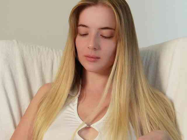 BarbieSize Live Webcam on BongaCams