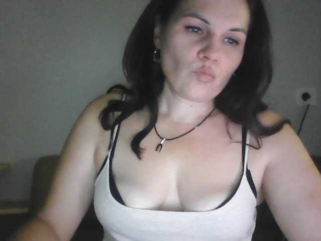 Tanya8 live cam on BongaCams