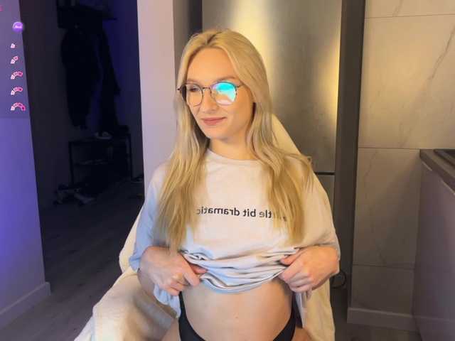 d0nt0uchmy4ss live cam on BongaCams
