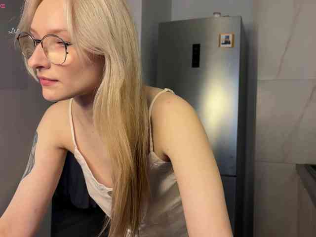 d0nt0uchmy4ss webcam